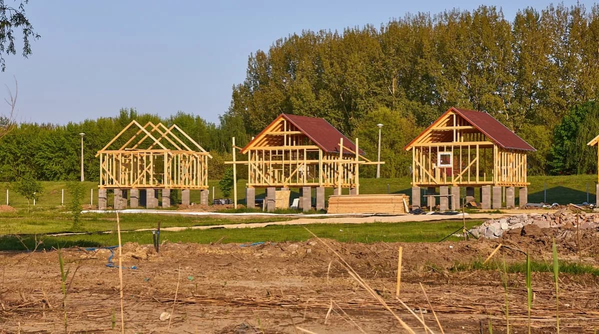 Jakie budynki można postawić bez pozwolenia na budowę? Zaskakujące zasady!