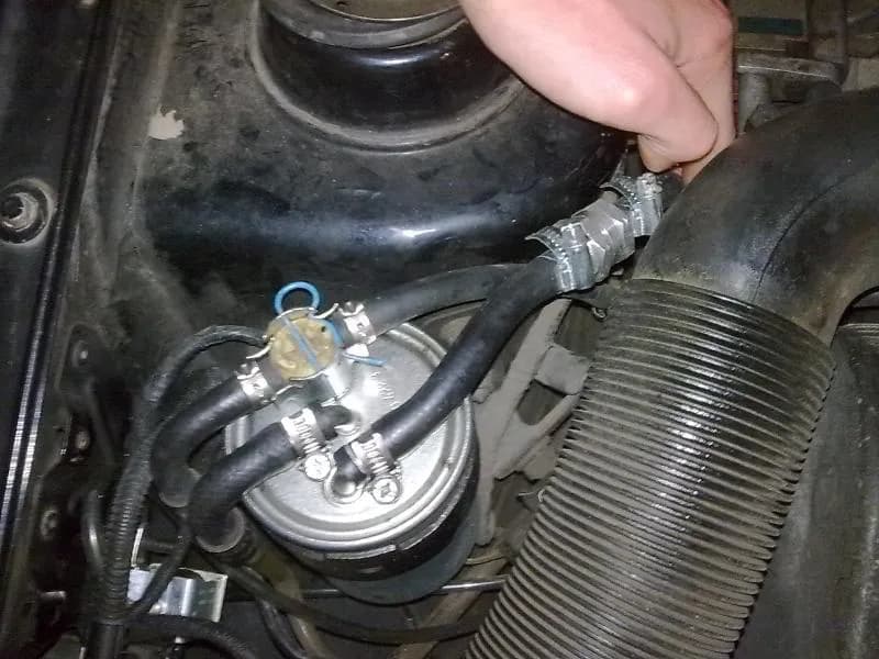 Gdzie zamontować zawór zwrotny paliwa w dieslu, aby uniknąć problemów?