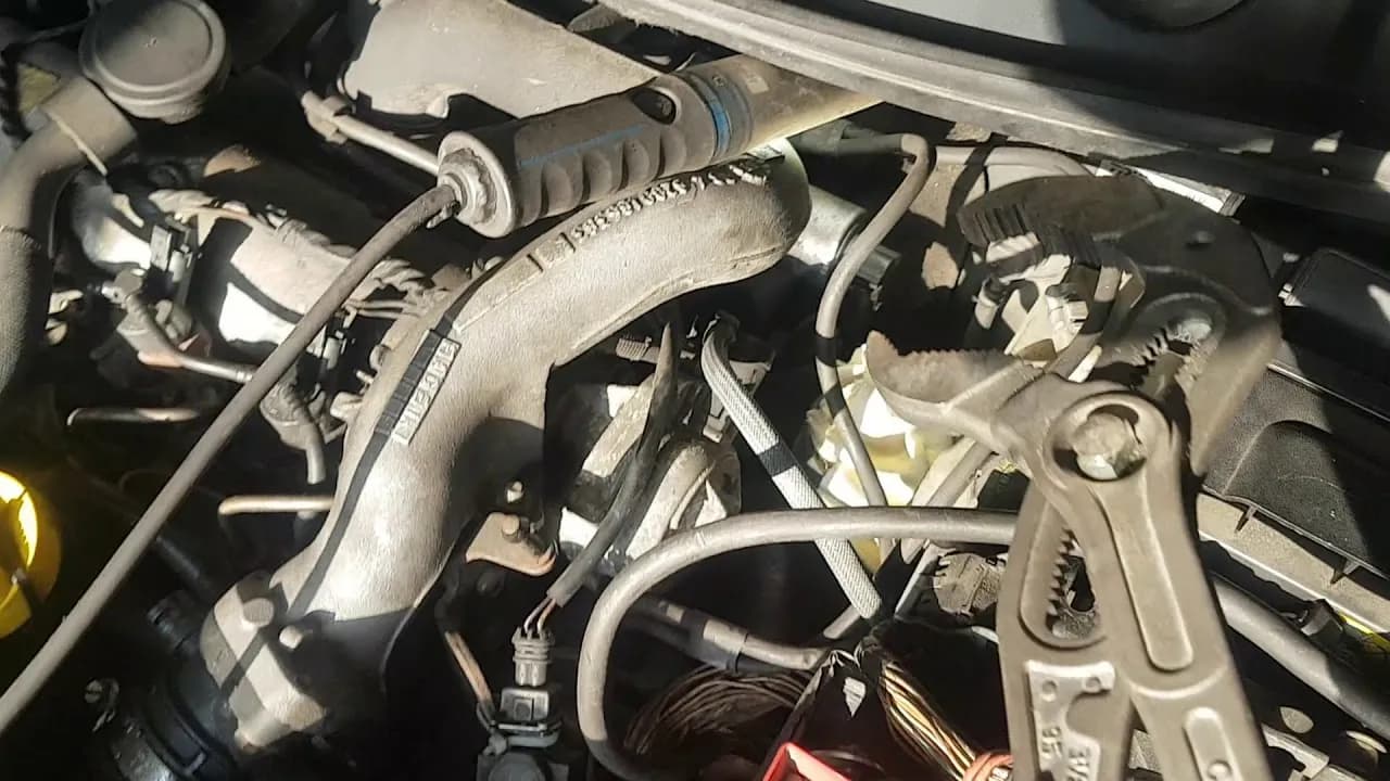 Zawór EGR Scenic 1.9 dCi – gdzie jest i jak go wymienić?