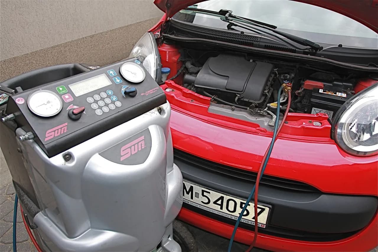 Ile kosztuje 100 gram czynnika do klimatyzacji? Sprawdź ceny i różnice