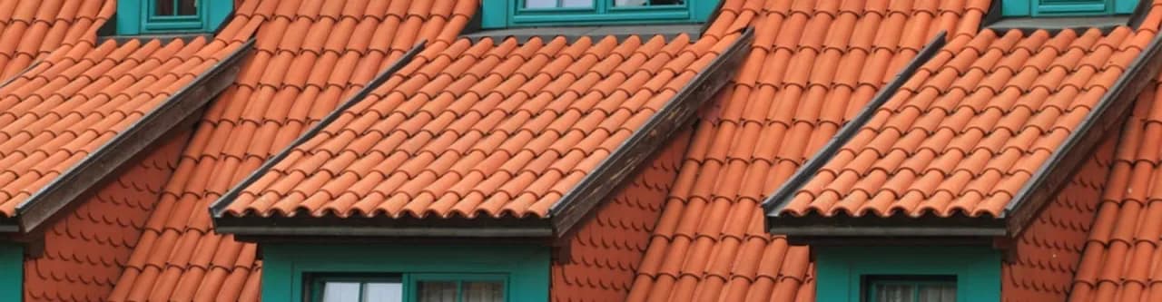 Ile zarabia dobry dekarz w Polsce? Zaskakujące fakty o wynagrodzeniu